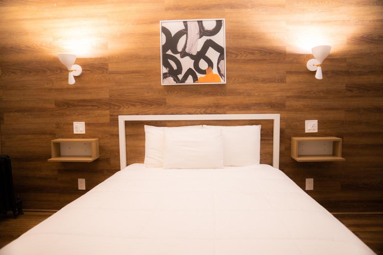 Standard Queen Room