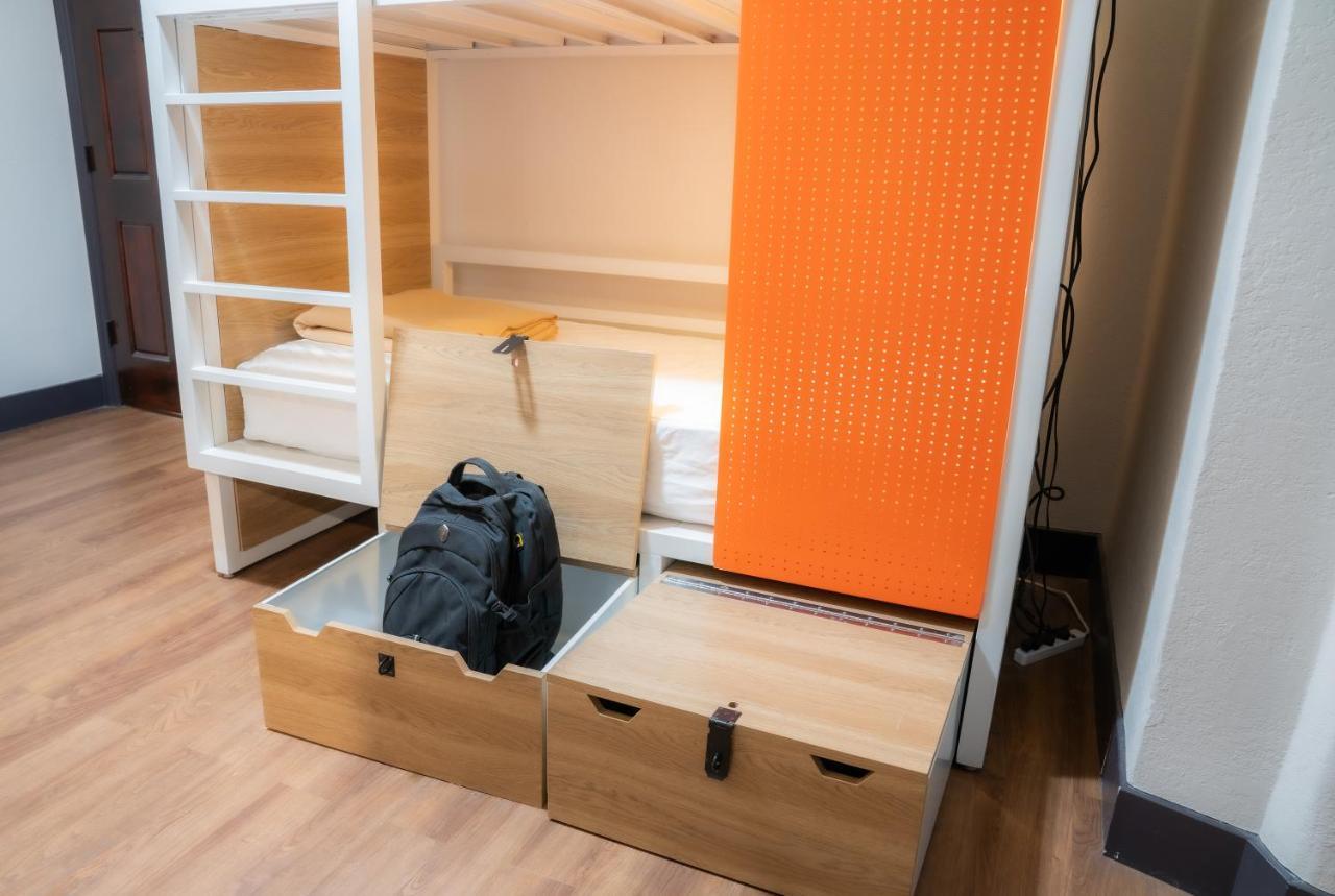 Bed 4-Bed Mixed Dormitory Room Private Bathroom
