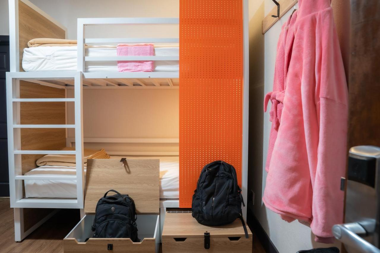 Bed 4-Bed Female Dormitory Room