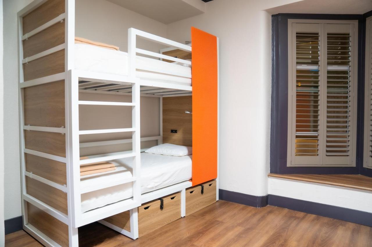Bed 4-Bed Mixed Dormitory Room Private Bathroom