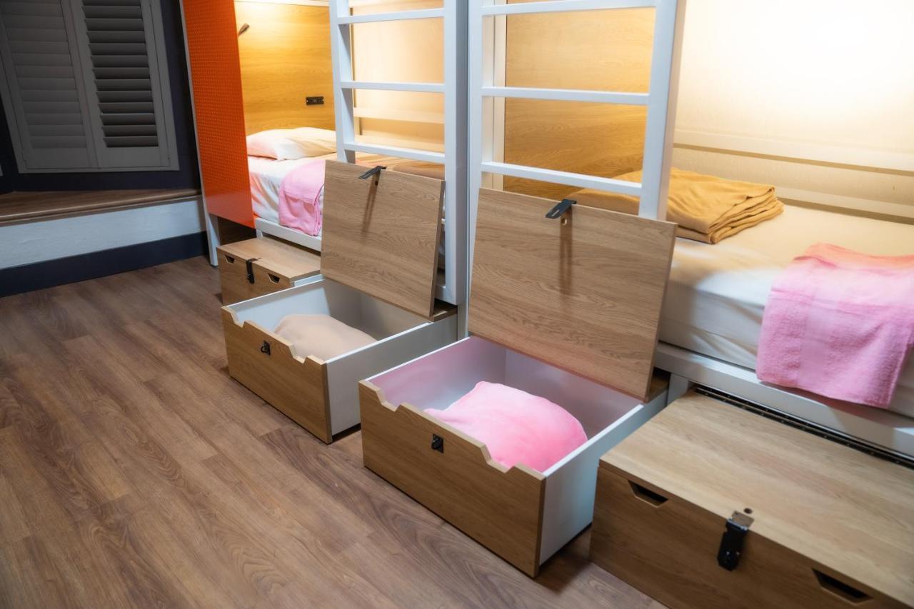 Bed 4-Bed Female Dormitory Room